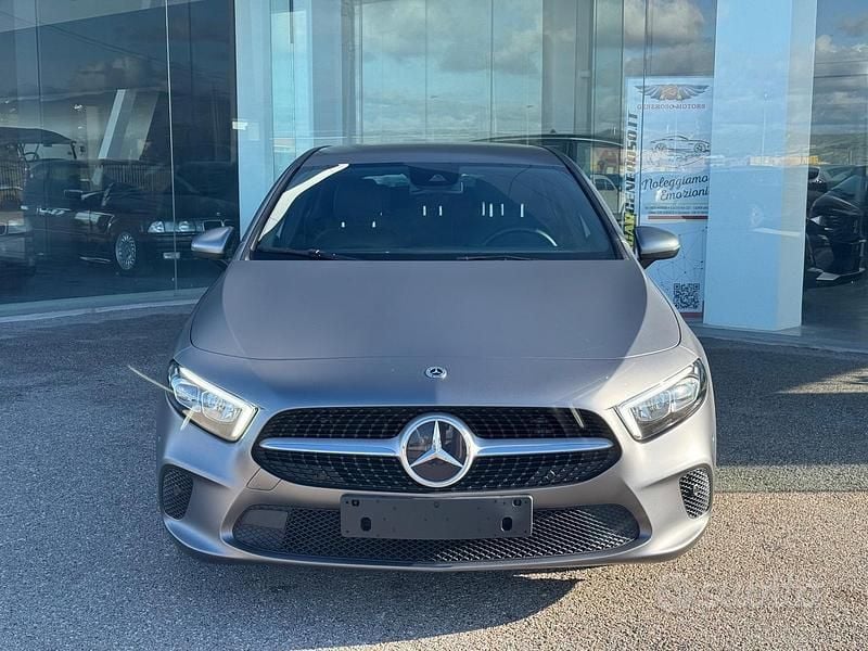 Usata Mercedes A180 115 CV (84 kW) 2020 Grigio Berlina