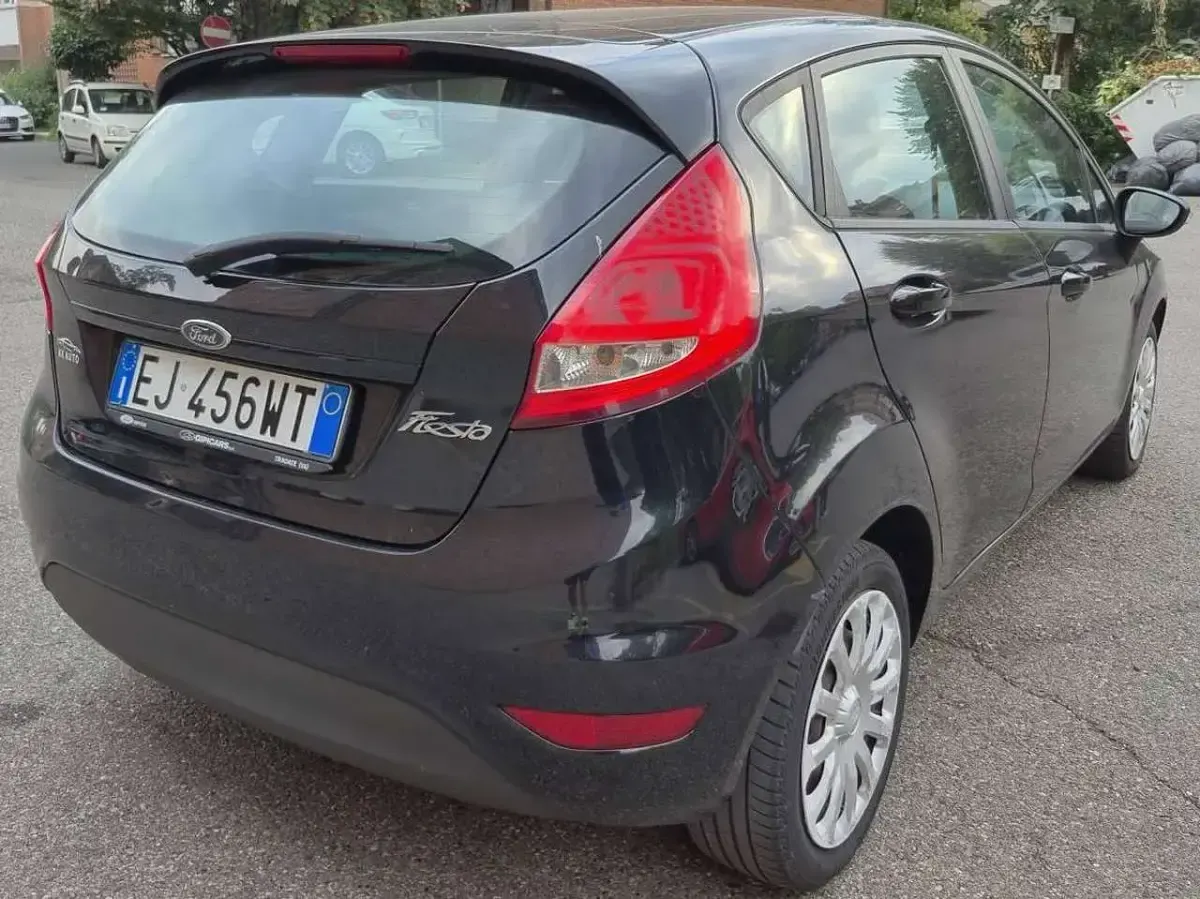 Usata Ford Fiesta Titanium 82 CV (60 kW) 2011 Nero Berlina