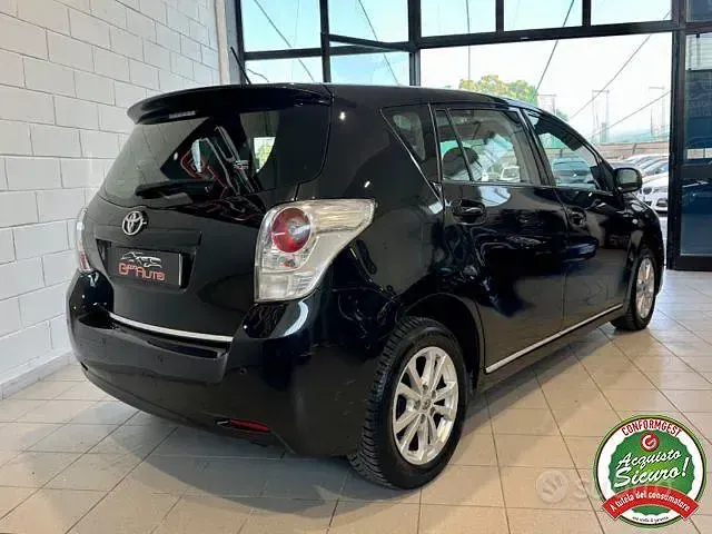 Usata Toyota Verso Luxury 126 CV (92 kW) 2011 Nero Monovolume