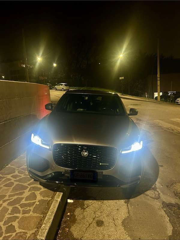 Grigio Usata 2021 Jaguar F-Pace R-Dynamic SUV | 37.900 € (Cara) - Immagine 1/4