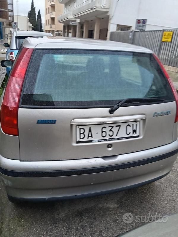 Begagnad Fiat Punto 86 HK (63 kW) 1998 Grå Sedan