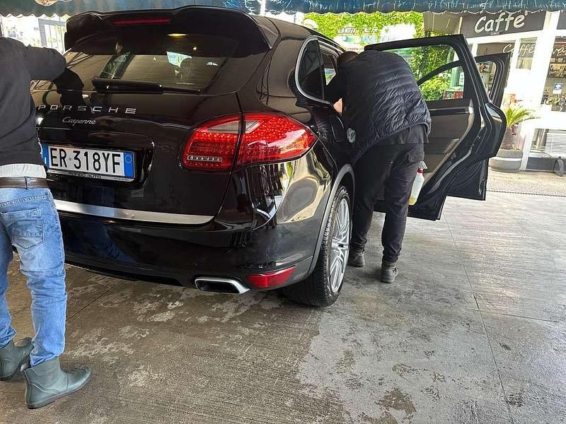 Usata Porsche Cayenne 245 CV (180 kW) 2011 Nero SUV