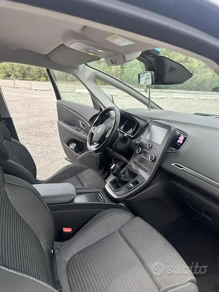 Usata Renault Grand Scénic IV 110 CV (80 kW) 2018 Nero Monovolume