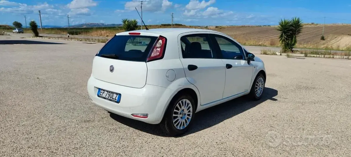 Usata Fiat Grande Punto 75 CV (55 kW) 2012 Bianco Utilitaria