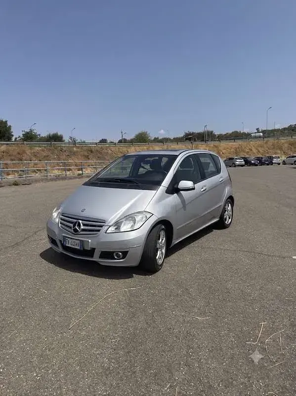 Usata Mercedes A200 Premium 140 CV (102 kW) 2011 Grigio Utilitaria