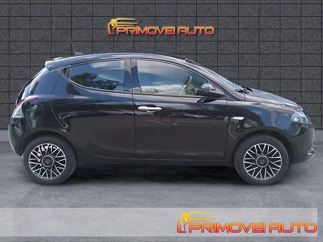 Usata Lancia Ypsilon Gold 69 CV (50 kW) 2024 Nero Utilitaria