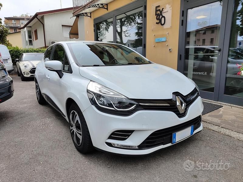Bianco Usata 2019 Renault Clio IV Business Tre volumi | 8900 € (Buon prezzo) - Immagine 1/4