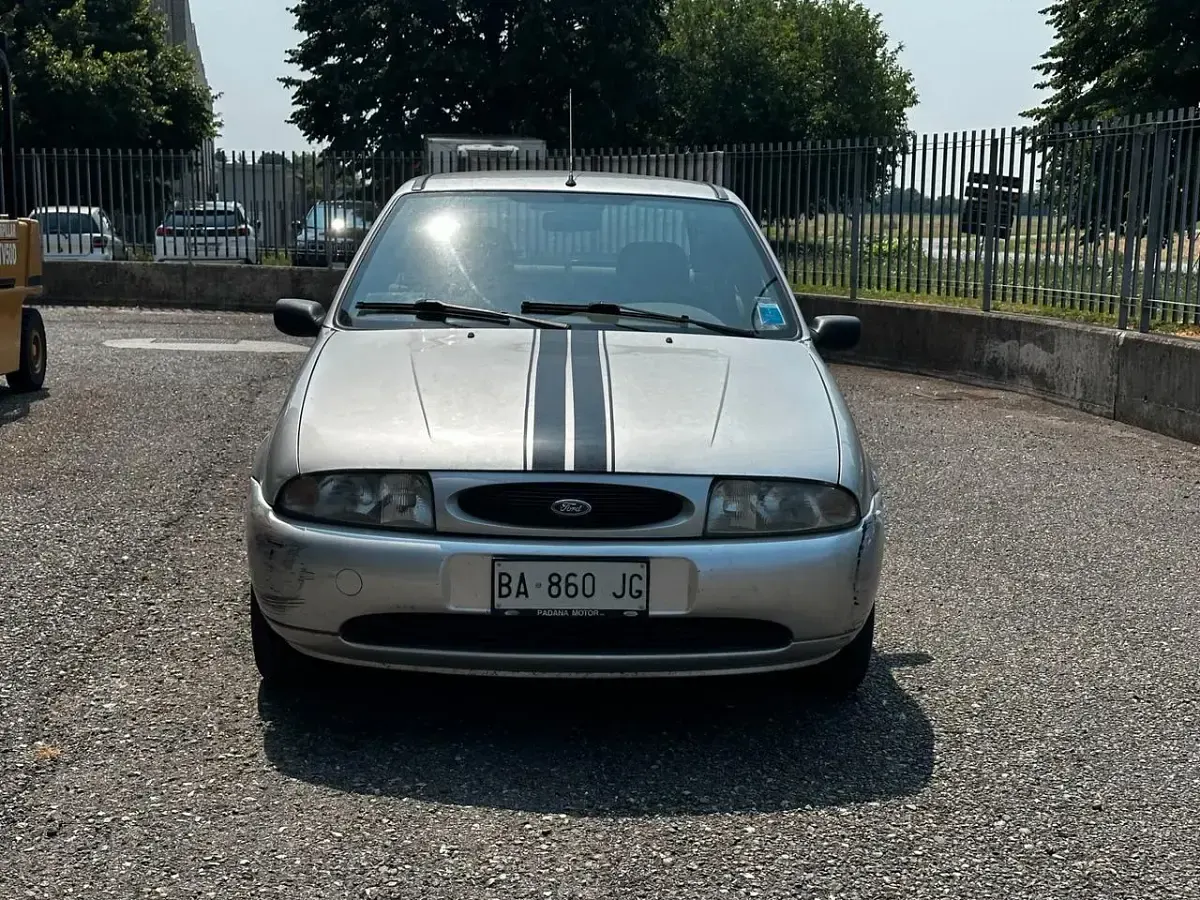Usata Ford Fiesta 59 CV (43 kW) 1999 Argento Utilitaria