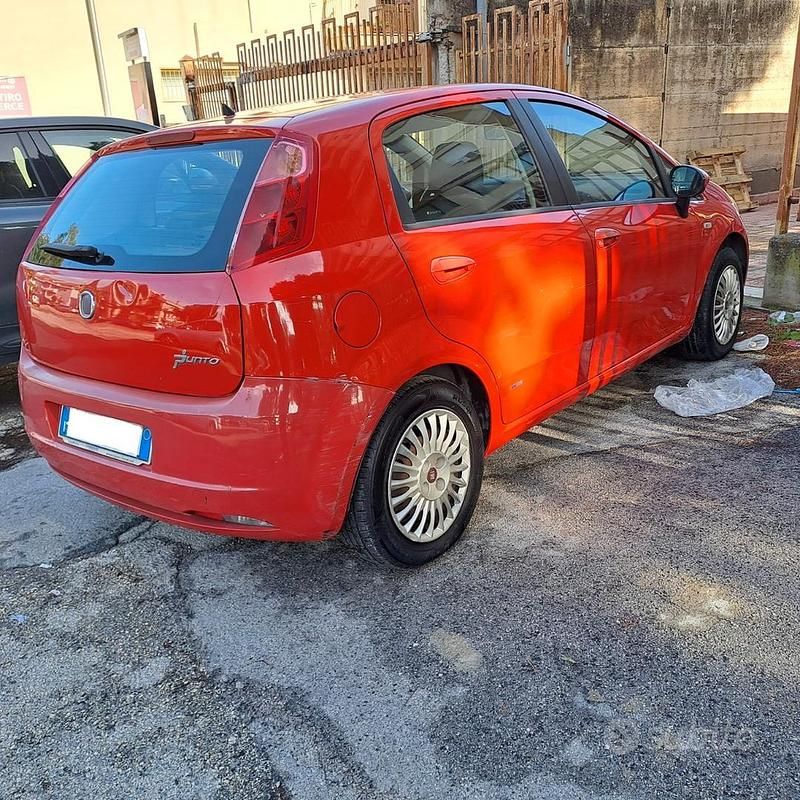 Usata Fiat Grande Punto Dynamic 65 CV (47 kW) 2007 Rosso Utilitaria
