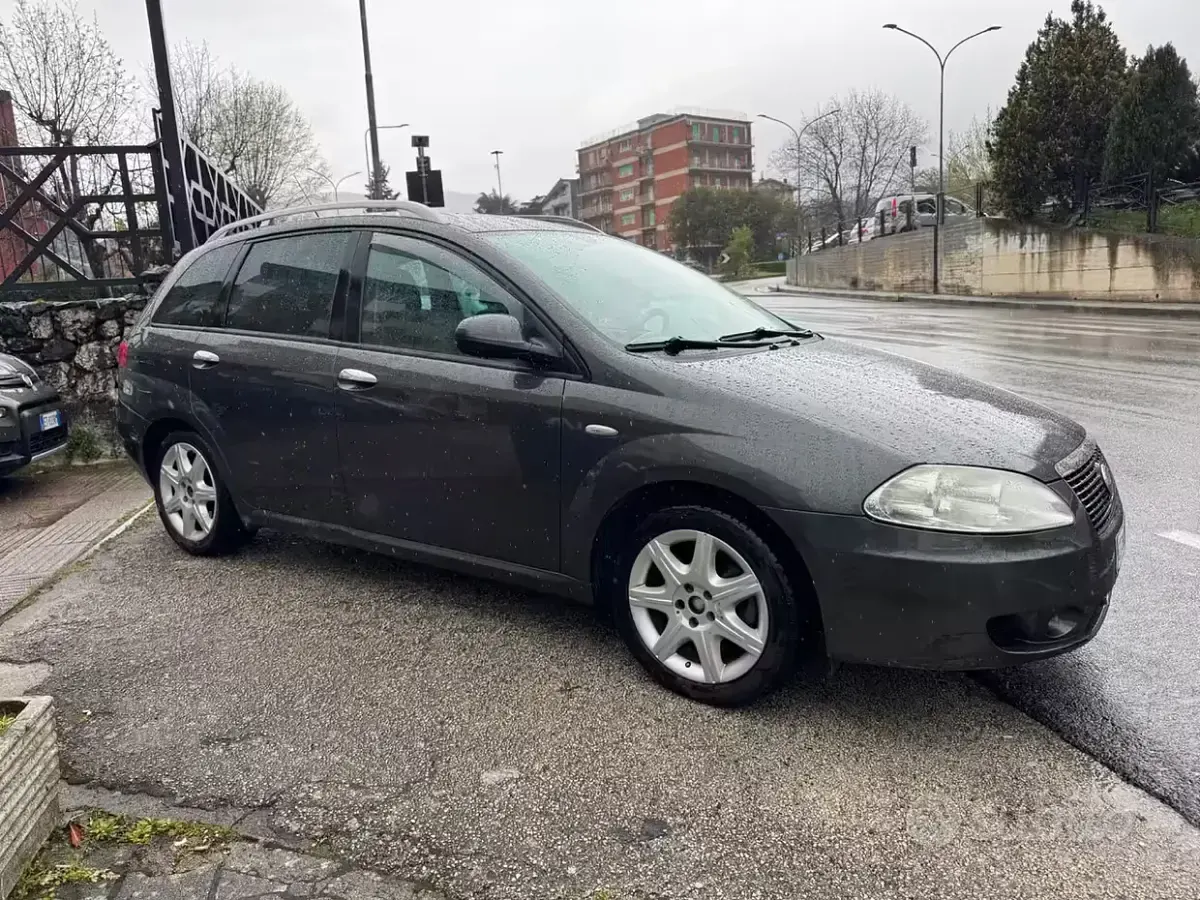 Usado Fiat Croma Dynamic 150 HP (110 kW) 2006 Cinzento Carrinha