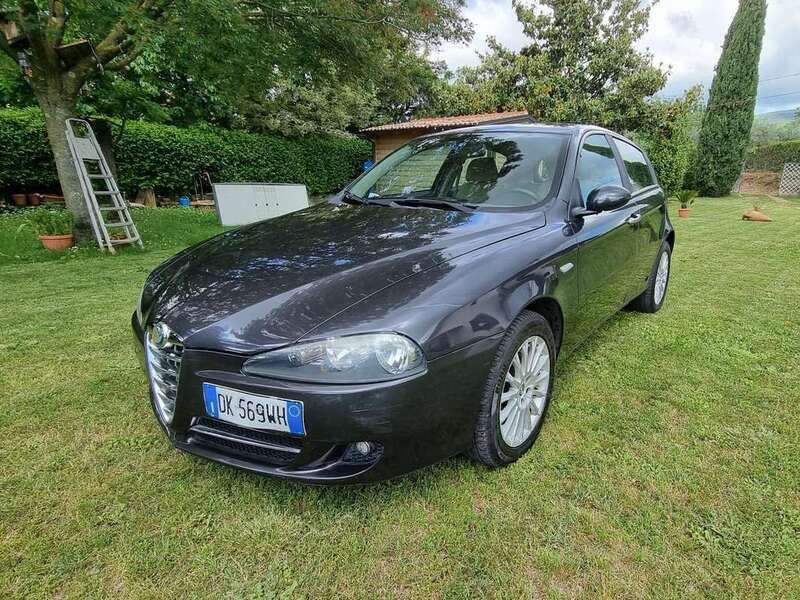 Nero Usata 2007 Alfa Romeo 147 Distinctive Due volumi | 2000 € (Ottimo prezzo) - Immagine 1/4