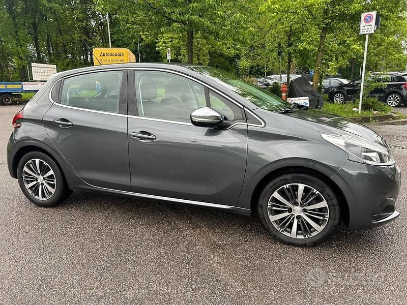 Usata Peugeot 208 Allure 82 CV (60 kW) 2017 Grigio Utilitaria