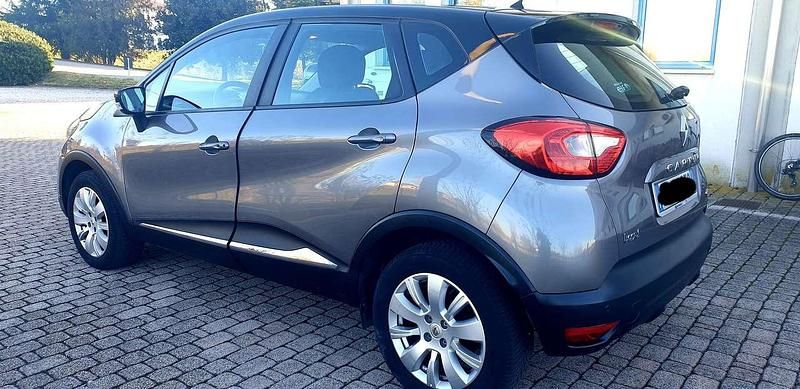 Usata Renault Captur 90 CV (66 kW) 2013 Grigio SUV