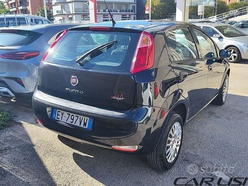 Usata Fiat Punto Lounge 77 CV (56 kW) 2015 Berlina