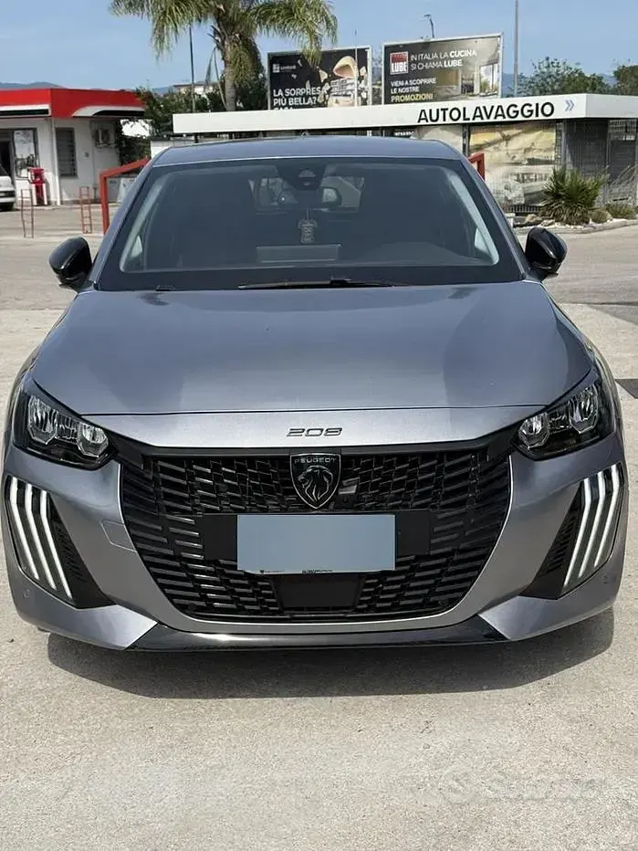 Usata Peugeot 208 101 CV (74 kW) 2024 Grigio Utilitaria