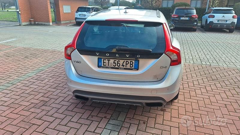 Usata Volvo V60 Momentum 181 CV (133 kW) 2014 Argento Station wagon