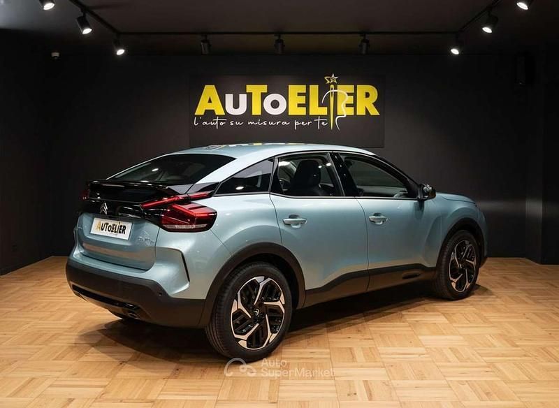 Begagnad Citroën C4 Feel 131 HK (96 kW) 2022 Blå Sedan