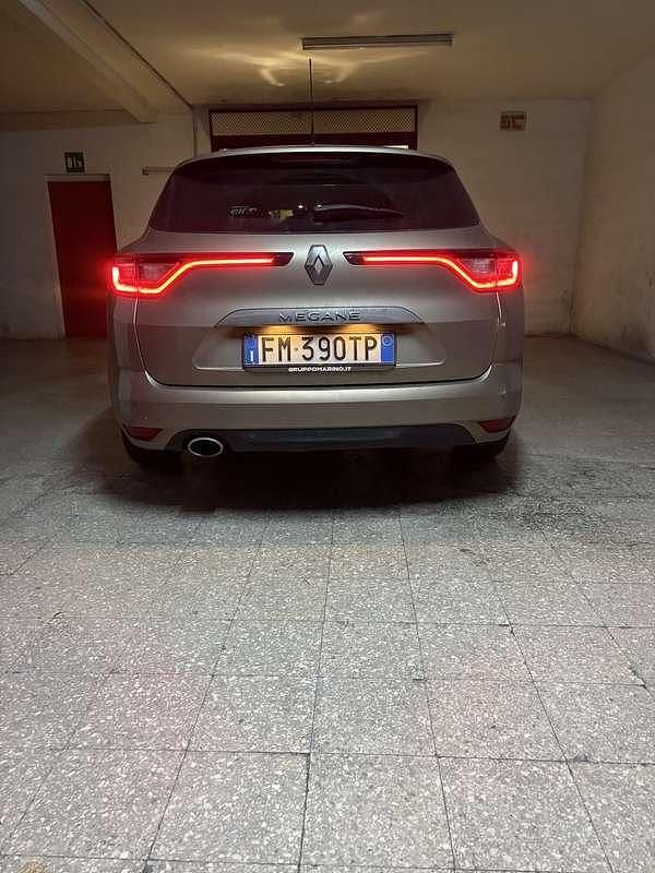 Usata Renault Mégane IV 110 CV (80 kW) 2017 Bronzo Station wagon