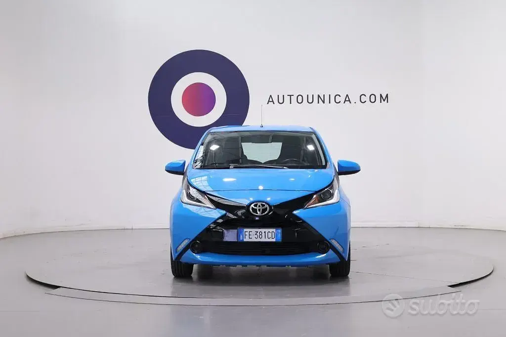Usata Toyota Aygo Cool 69 CV (50 kW) 2016 Blu Utilitaria