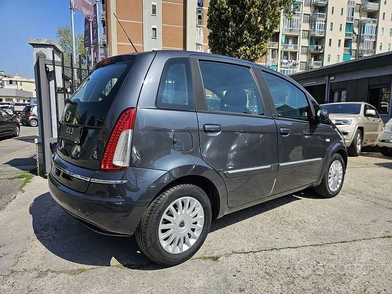 Usata Lancia Musa 95 CV (69 kW) 2012 Grigio Monovolume