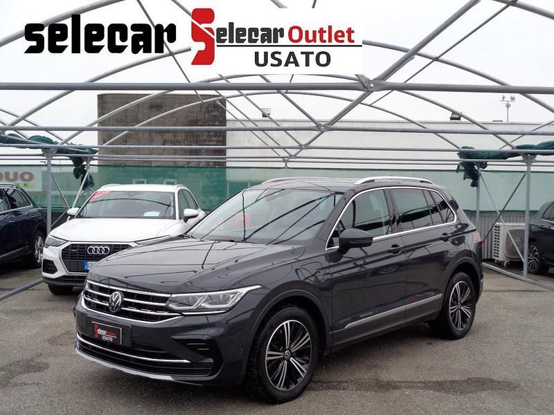 Usata VW Tiguan Elegance 150 CV (110 kW) 2023 Grigio urano SUV