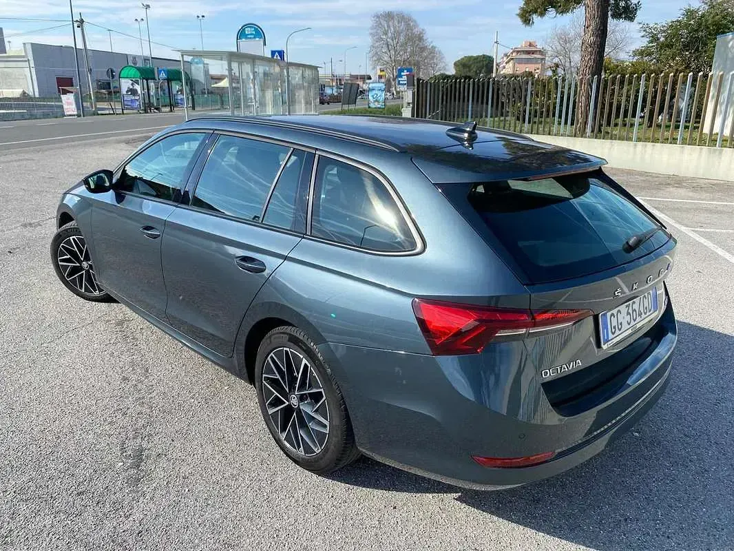 Usata Skoda Octavia 131 CV (96 kW) 2021 Grigio Station wagon