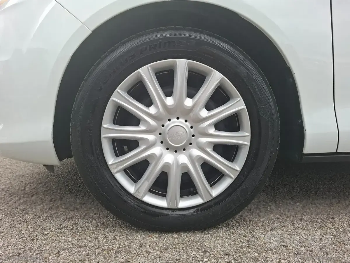 Usata Ford B-MAX Titanium 90 CV (66 kW) 2015 Bianco Monovolume