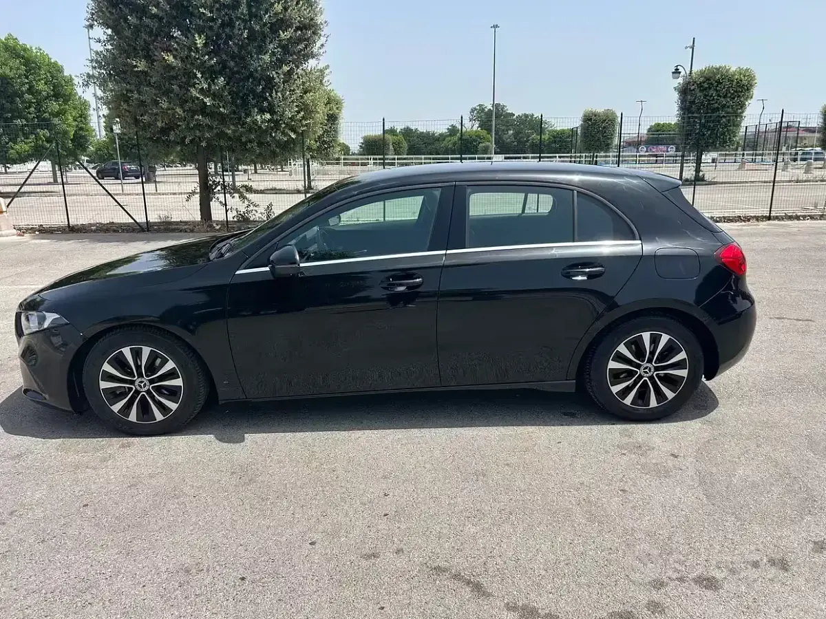 Usata Mercedes A180 116 CV (85 kW) 2021 Nero Berlina