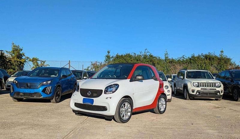 Bianco Usata 2018 Smart ForTwo Coupé Utilitaria | 12.800 € (Buon prezzo) - Immagine 1/4