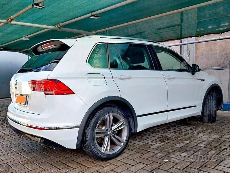 Usata VW Tiguan R-line 150 CV (110 kW) 2019 Bianco SUV