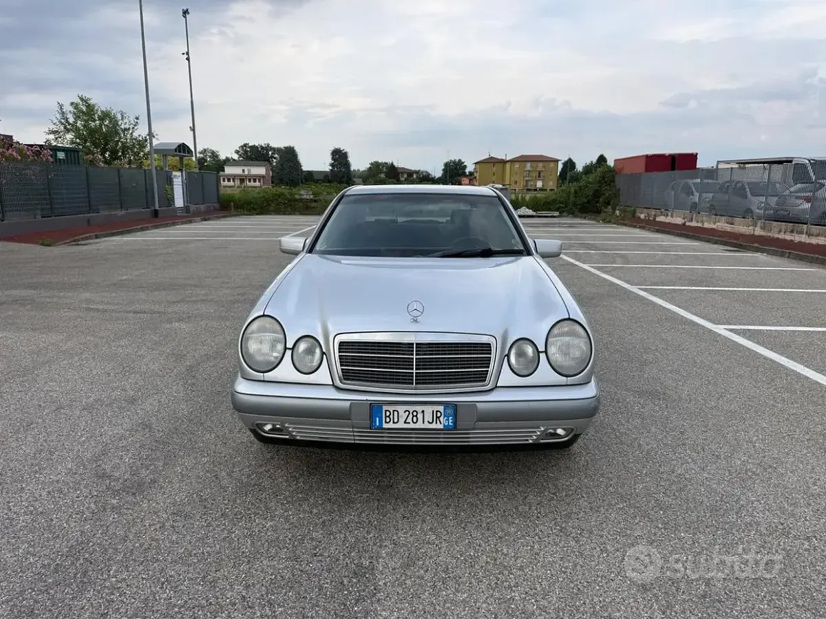Usata Mercedes E200 Classic 186 CV (136 kW) 1999 Berlina