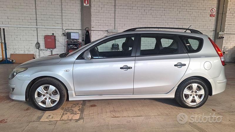 Usata Hyundai i30 90 CV (66 kW) 2011 Grigio Station wagon