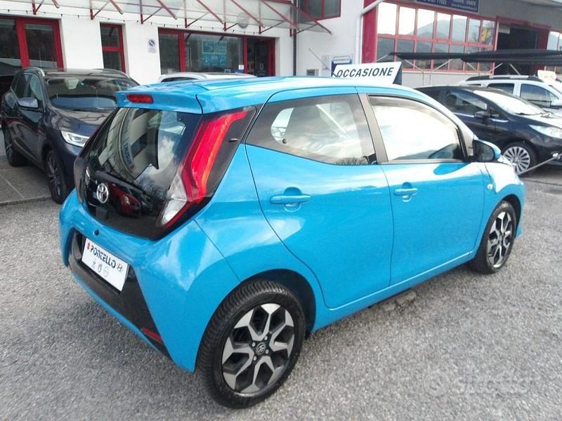 Begagnad Toyota Aygo 72 HK (52 kW) 2018 Blå Halvkombi