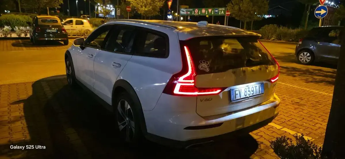 Usata Volvo V60 CC Business Edition 190 CV (139 kW) 2019 Bianco Station wagon