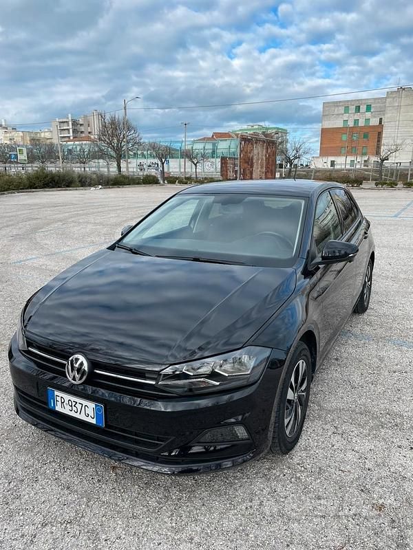 Usata VW Polo 95 CV (69 kW) 2018 Nero Utilitaria