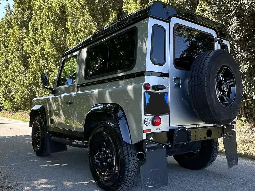 Usata Land Rover Defender SE 122 CV (89 kW) 2010 Argento Station wagon