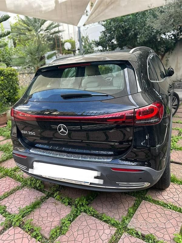Usata 2022 Mercedes EQA250 SUV | 35.000 € (Buon prezzo) - Immagine 1/4