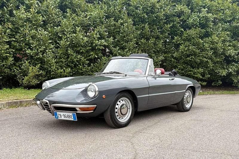 Usata Alfa Romeo Spider Veloce 113 CV (83 kW) 1969 Grigio Cabrio