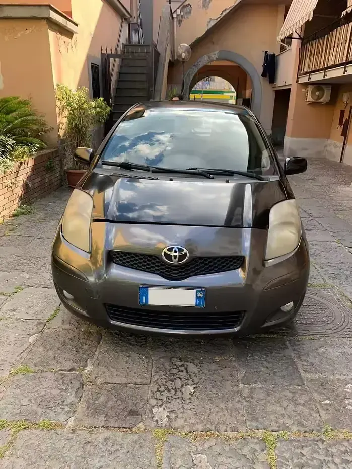 Usata Toyota Yaris 90 CV (66 kW) 2006 Nero Utilitaria