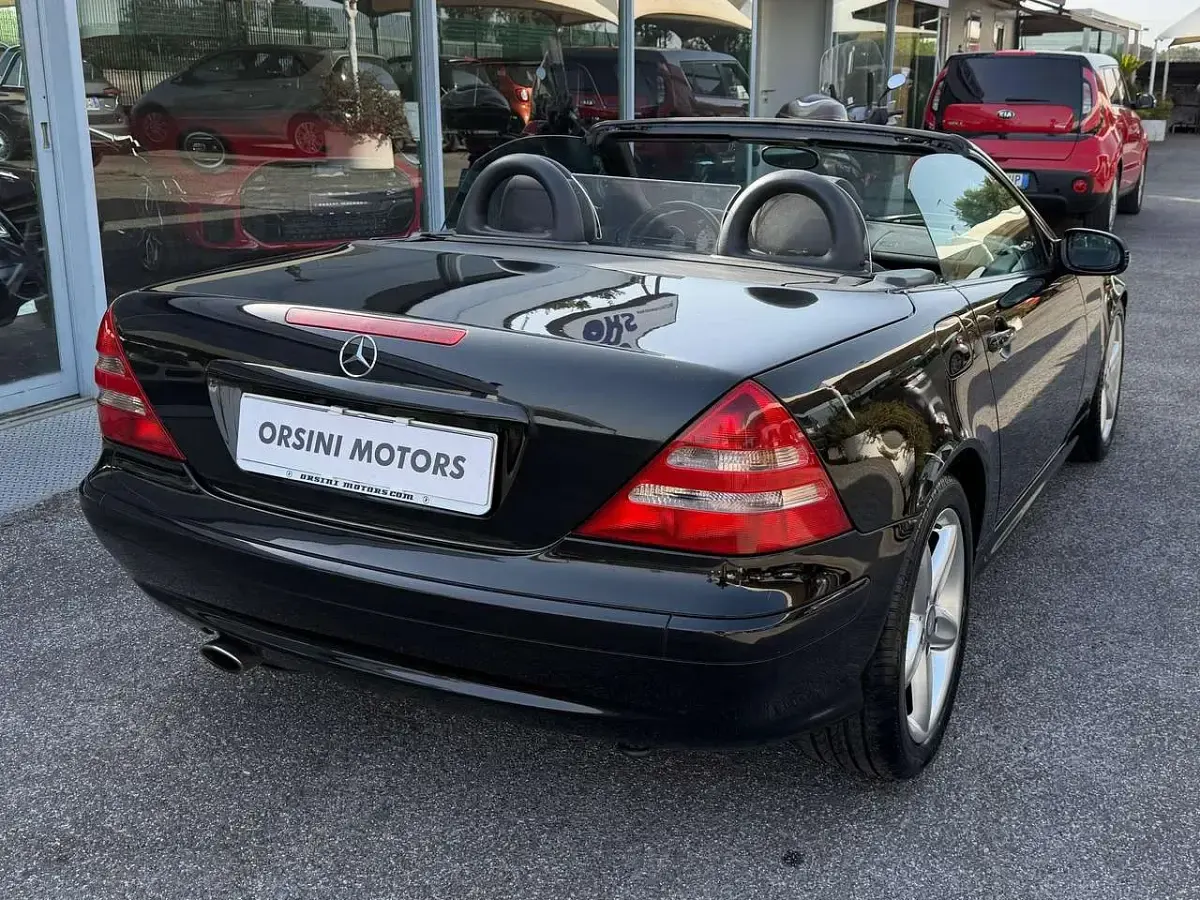 Usata Mercedes SLK320 218 CV (160 kW) 2001 Nero Cabrio
