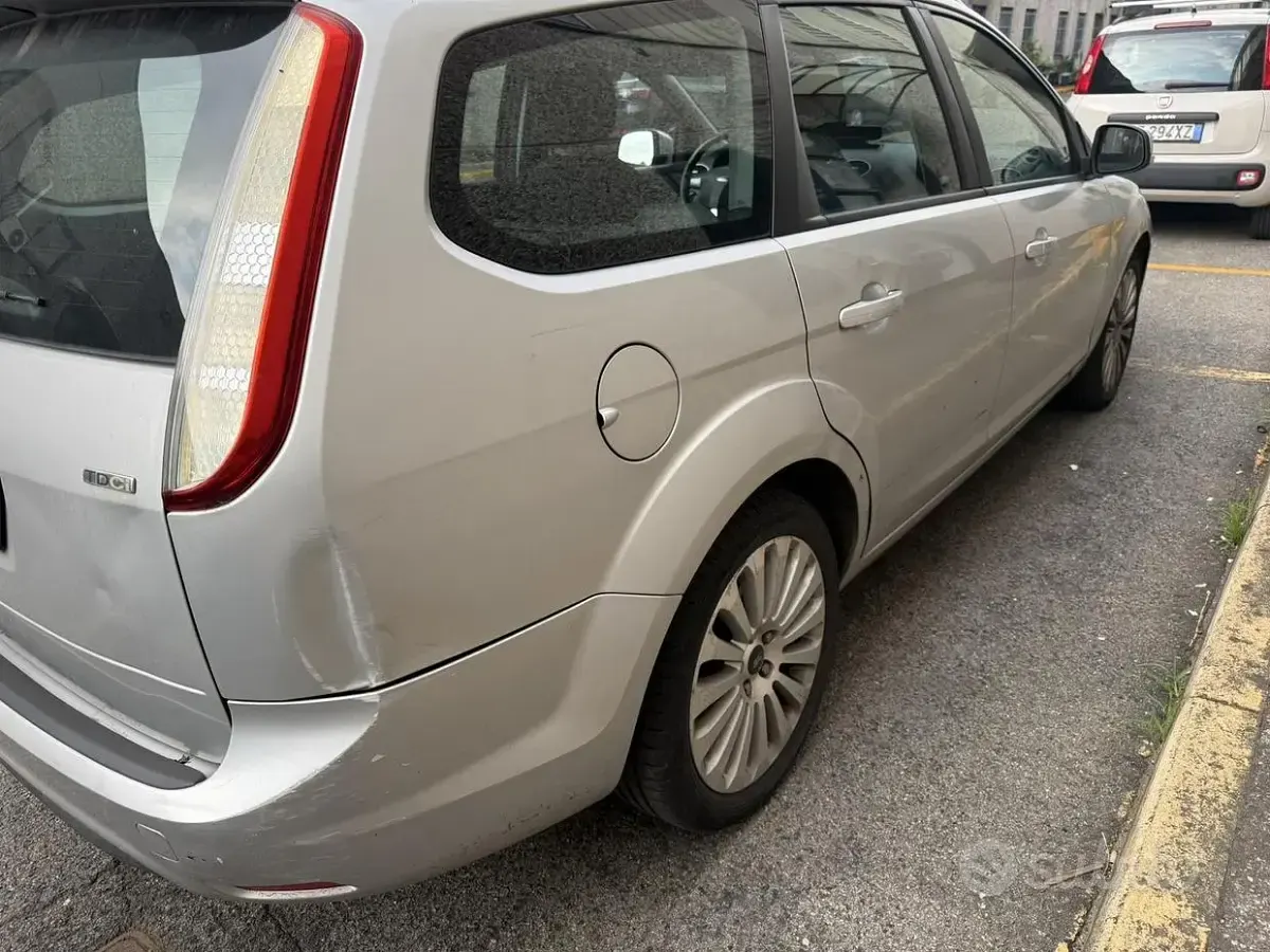 Usata Ford Focus 90 CV (66 kW) 2007 Grigio Station wagon