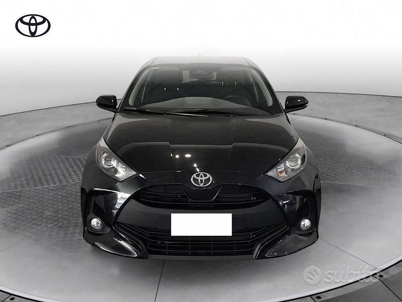 Usata Toyota Yaris Hybrid Lounge 116 CV (85 kW) 2022 Black met Berlina
