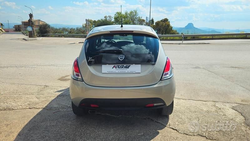 Usata Lancia Ypsilon Gold 69 CV (50 kW) 2013 Grigio Utilitaria