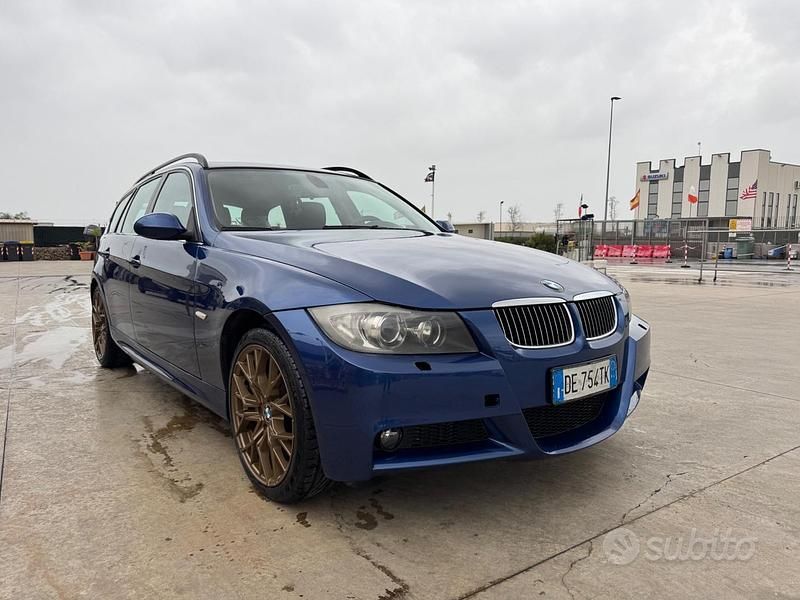 Usata BMW 330 Efficient Dynamics 300 CV (220 kW) 2007 Blu Station wagon