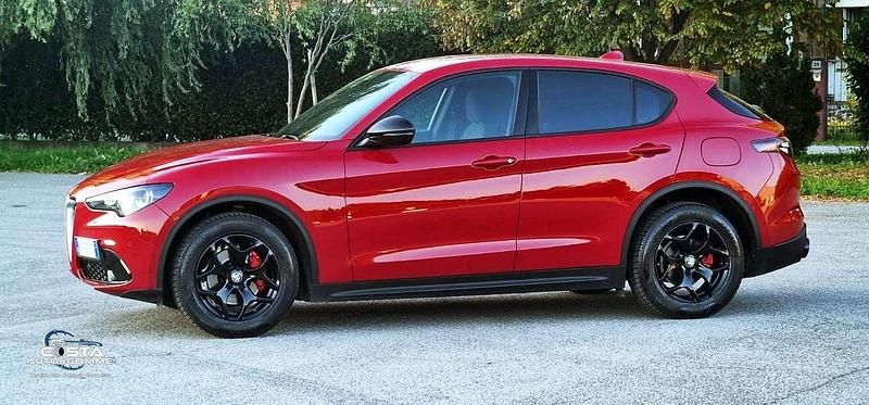 Usata Alfa Romeo Stelvio Super 160 CV (117 kW) 2023 Rosso SUV
