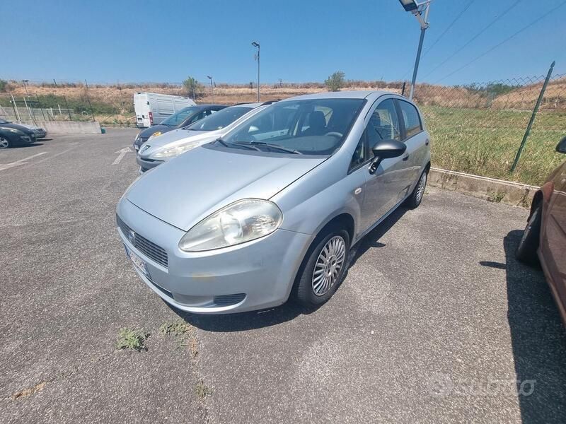 Usata Fiat Grande Punto Dynamic 65 CV (47 kW) 2005 Argento Utilitaria