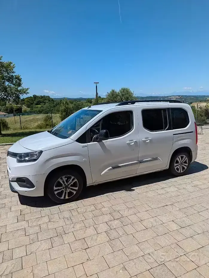 Usata Toyota Proace City City 110 CV (80 kW) 2023 Bianco Monovolume