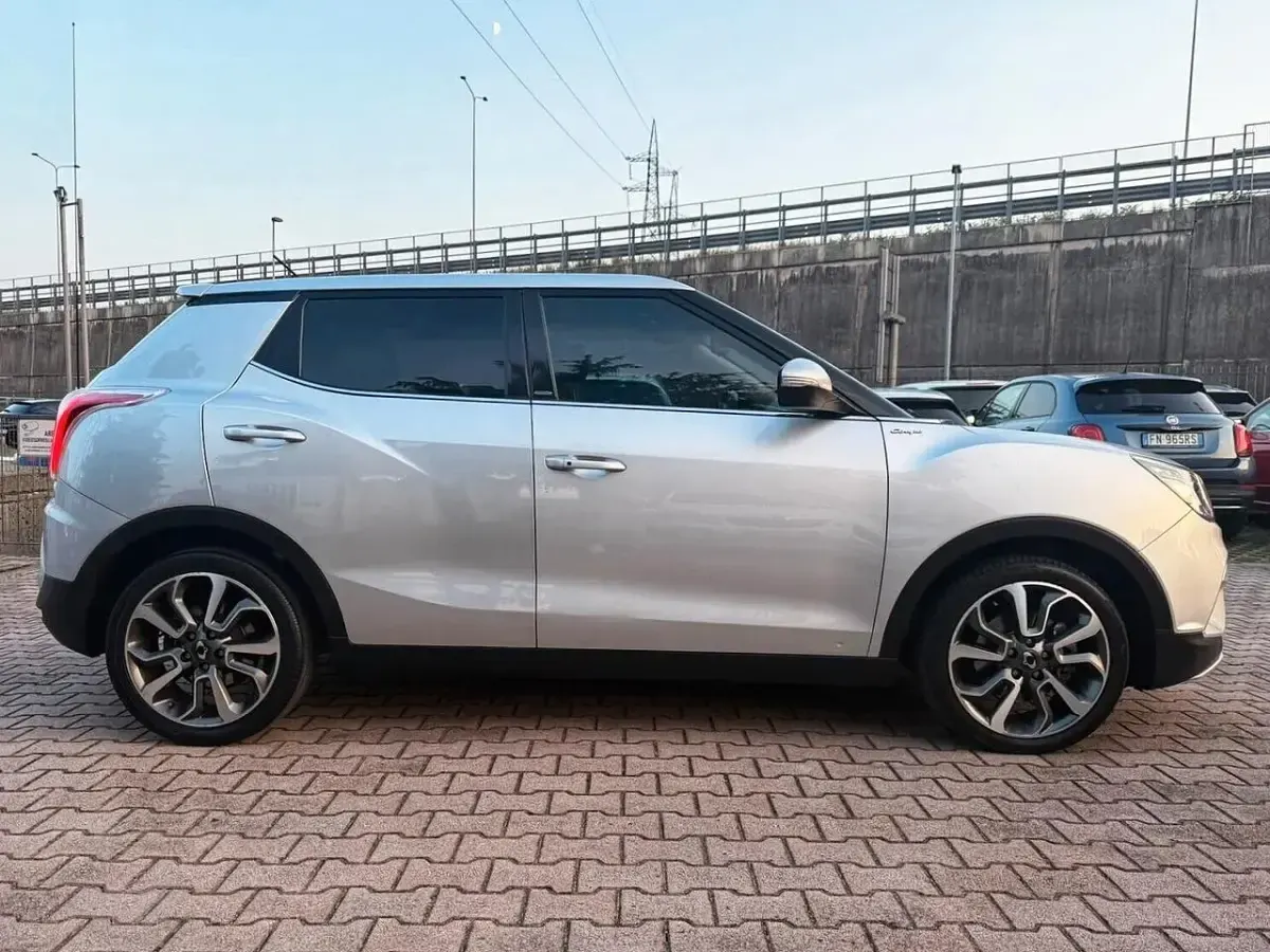 Usata SsangYong Tivoli 116 CV (85 kW) 2017 Argento SUV