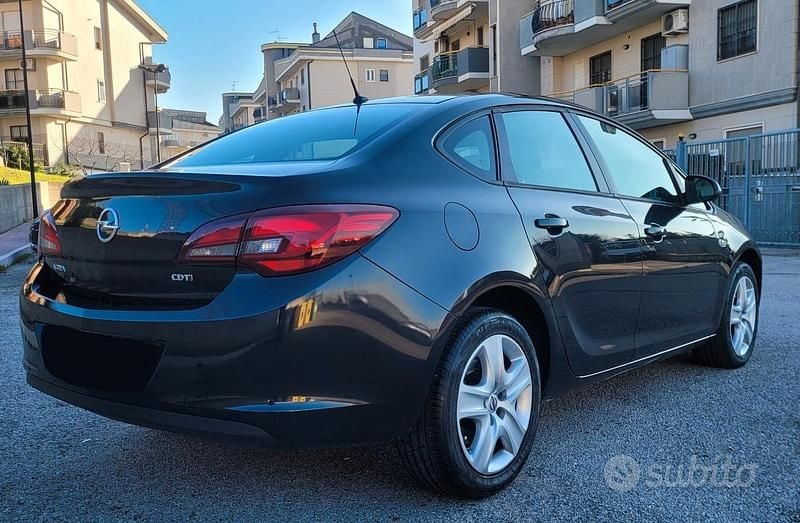 Usata Opel Astra Cosmo 110 CV (80 kW) 2015 Blu Berlina