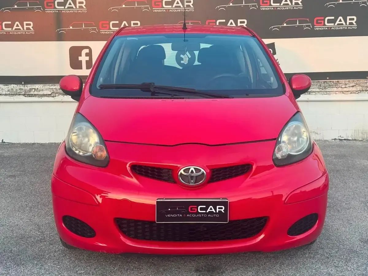 Usata Toyota Aygo Sol 68 CV (50 kW) 2009 Rosso Utilitaria